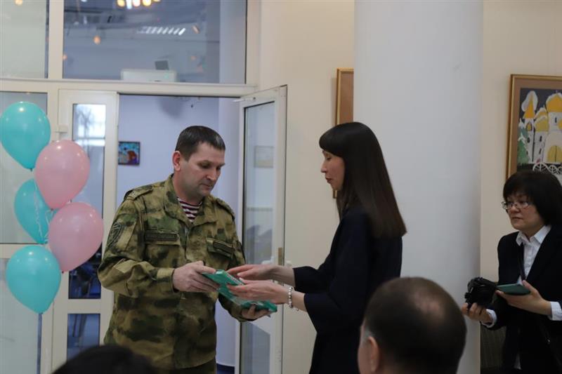 В Ханты-Мансийске росгвардейцы  приняли участие в общероссийской акции «Дарите книги с любовью»