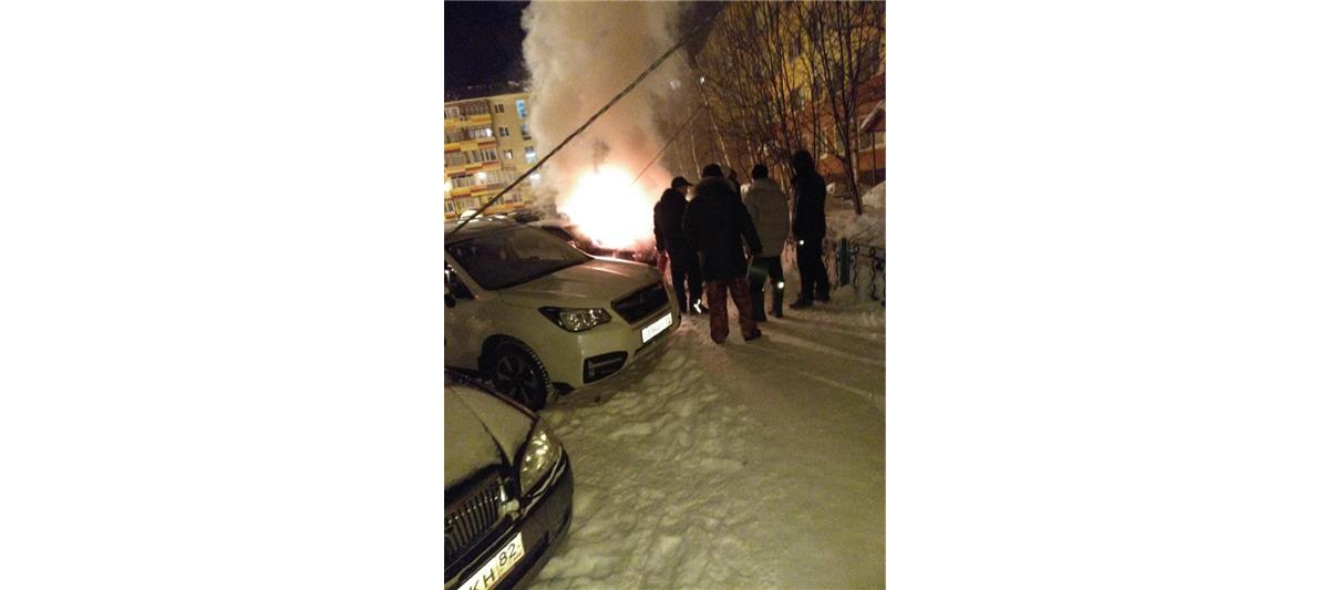 Росгвардейцы ХМАО - Югры приняли участие в ликвидации пожара и оказали помощь белоярцу в эвакуации автомобиля