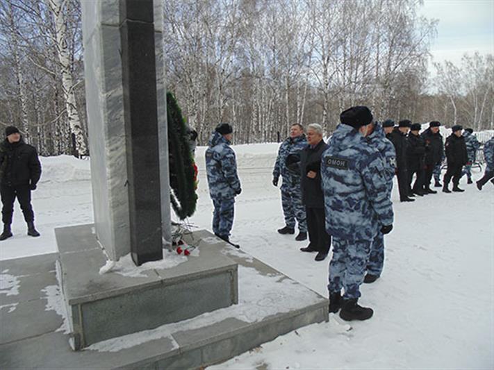 Сотрудники кузбасских ОМОН почтили память погибших боевых товарищей
