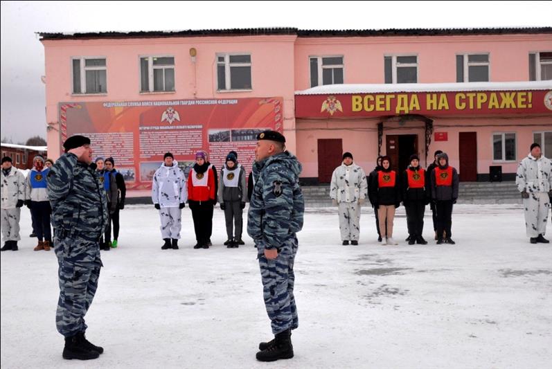 Бойцы ОМОН провели военно-спортивный турнир для екатеринбургских школьников 
