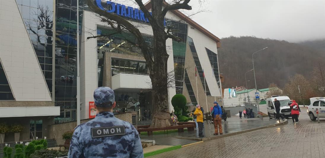 Сотрудники ОМОН обеспечили правопорядок во время проведения боксерского турнира в Сочи