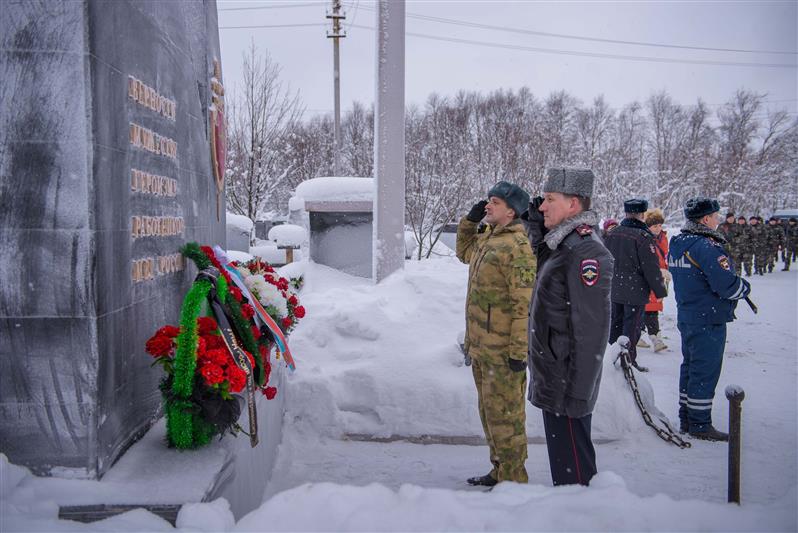 Мурманские росгвардейцы почтили память коллег, погибших при исполнении служебного долга 
