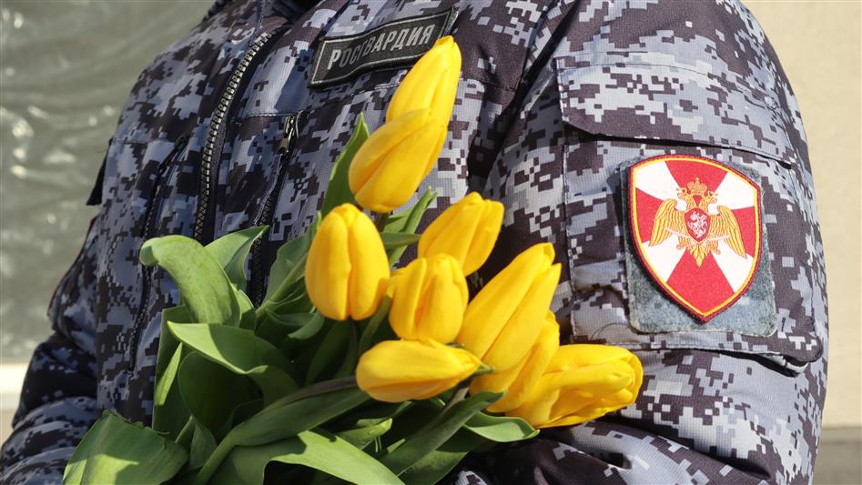 Сотрудники и военнослужащие Росгвардии подарили праздничное настроение жительницам столицы Зимней универсиады – 2019 (видео)