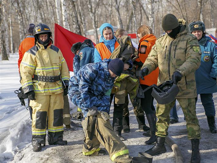Росгвардейцы, спасатели МЧС и бойцы поискового отряда провели для кемеровских школьников Урок безопасности