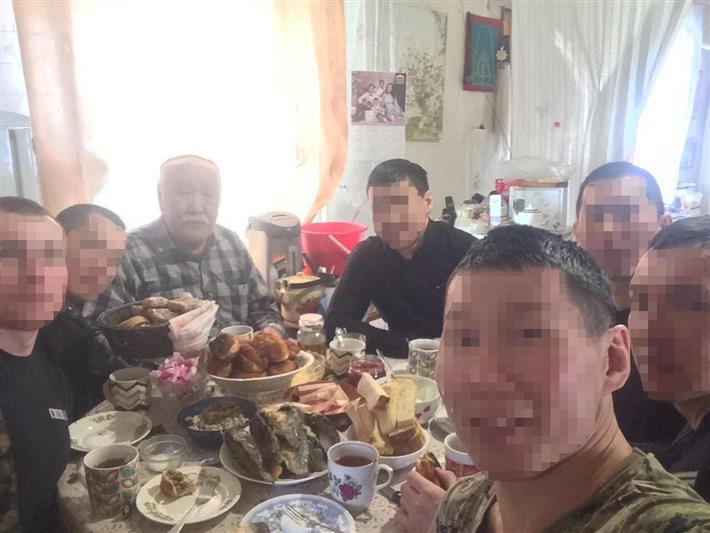  Бойцы якутского ОМОН оказали помощь ветерану 