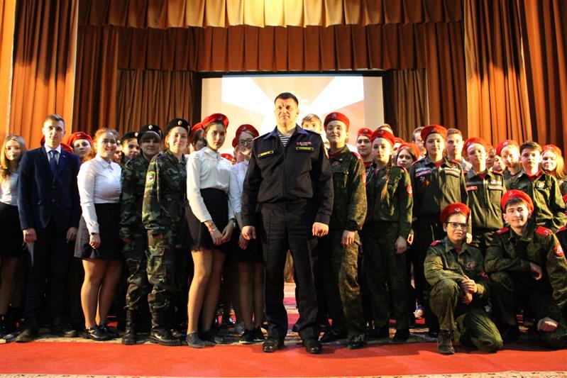 Начальник Управления Росгвардии по Курской области встретился со школьниками в рамках ведомственной праздничной акции (видео)