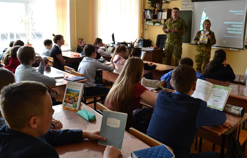 Ученики владивостокской школы продемонстрировали свои познания в истории Росгвардии