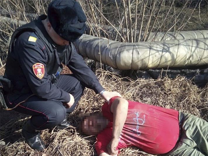 В Кузбассе бойцы Росгвардии оказали помощь мужчине, потерявшему сознание на улице