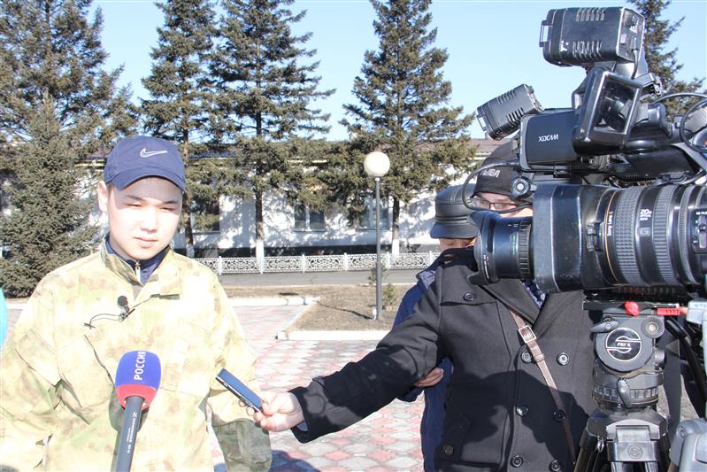 В Туве Росгвардия в один день провела патриотическую акцию для школьников и пресс-тур для журналистов