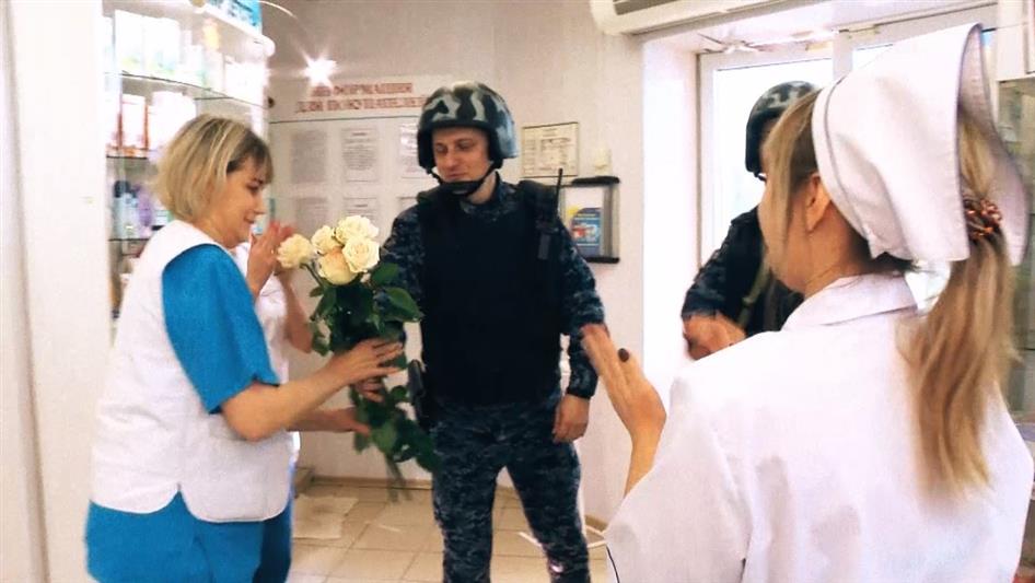 Волгоградские росгвардейцы удивили жительниц региона оригинальными поздравлениями (видео)