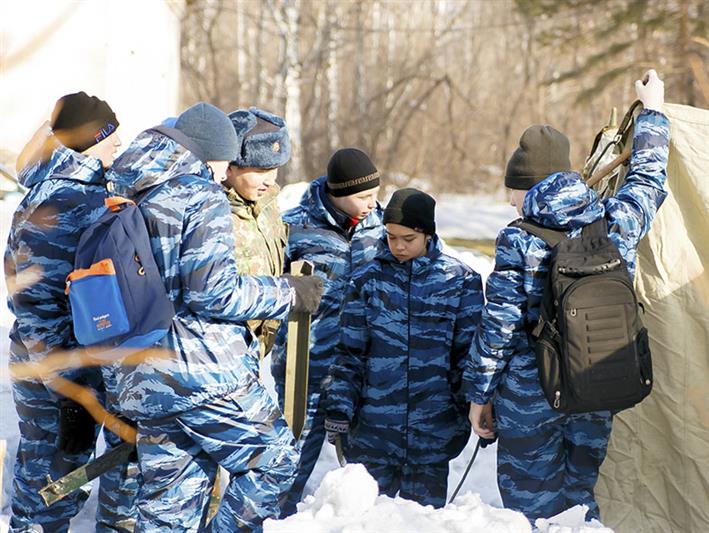 Росгвардейцы, спасатели МЧС и бойцы поискового отряда провели для кемеровских школьников Урок безопасности