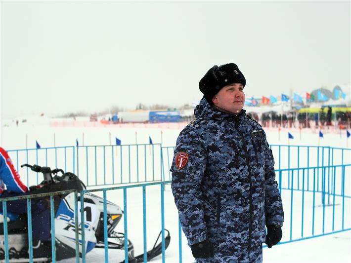 В Нарьян-Маре росгвардейцы обеспечили правопорядок при проведении гонок на снегоходах «Буран-Дей»