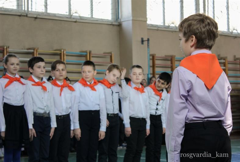 В преддверии Дня Росгвардии в Петропавловске-Камчатском прошел школьный смотр-конкурс строя и песни