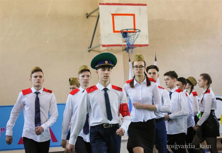 В преддверии Дня Росгвардии в Петропавловске-Камчатском прошел школьный смотр-конкурс строя и песни