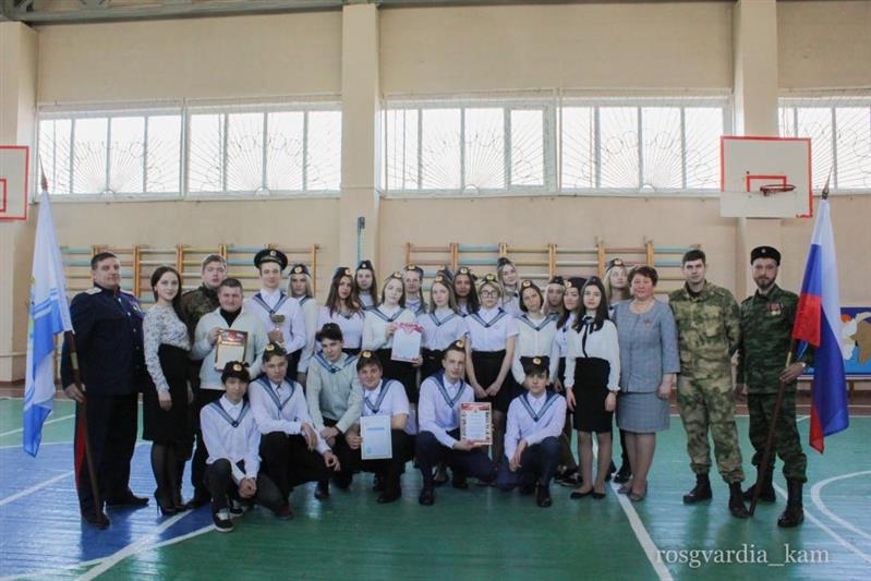 В преддверии Дня Росгвардии в Петропавловске-Камчатском прошел школьный смотр-конкурс строя и песни