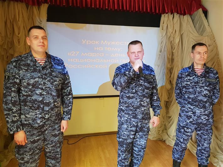 Сотрудники вневедомственной охраны навестили воспитанников подшефного детского дома в Москве