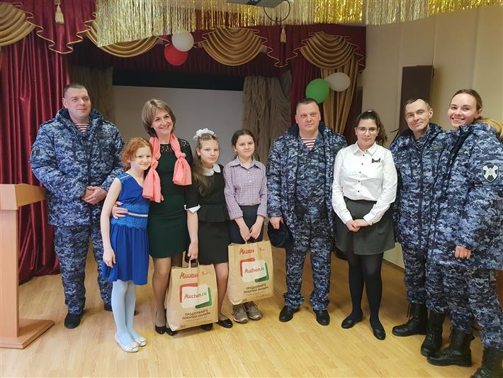 Сотрудники вневедомственной охраны навестили воспитанников подшефного детского дома в Москве