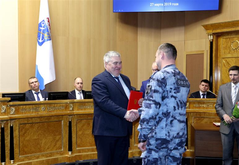Губернатор Ленинградской области поздравил сотрудников и военнослужащих Росгвардии с ведомственным праздником