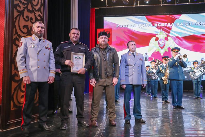 Глава Чеченской Республики наградил военнослужащих и сотрудников Росгвардии