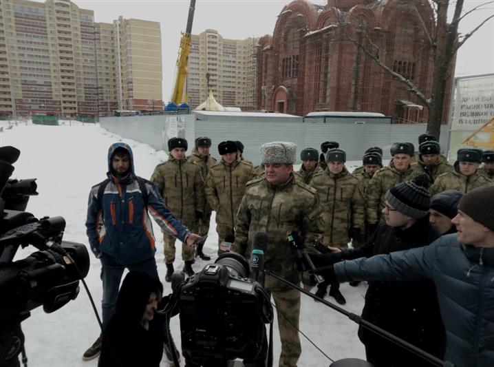 На строящийся главный храм Росгвардии установлен купол (видео)