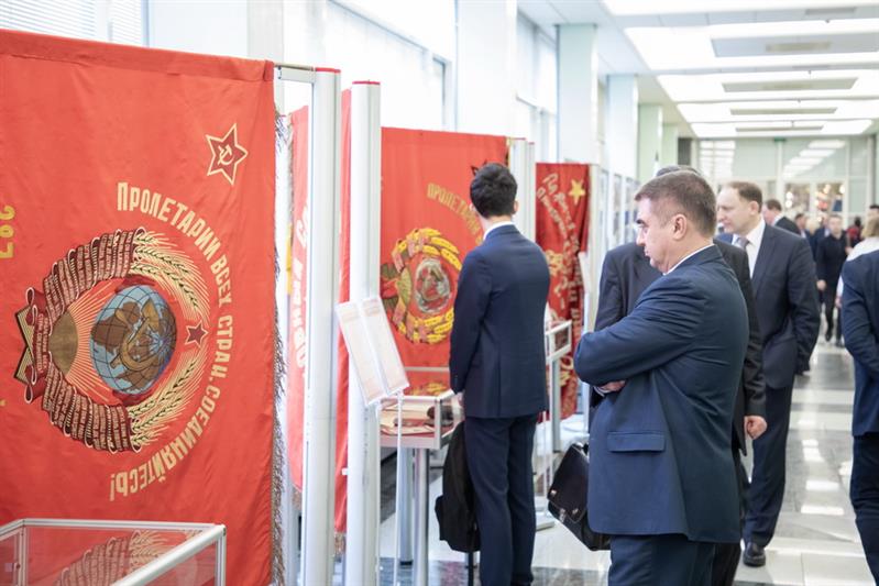 Генерал армии Виктор Золотов и председатель Государственной думы Федерального собрания Российской Федерации Вячеслав Володин открыли выставку, посвященную истории и служебно-боевой деятельности Росгвардии (видео)
