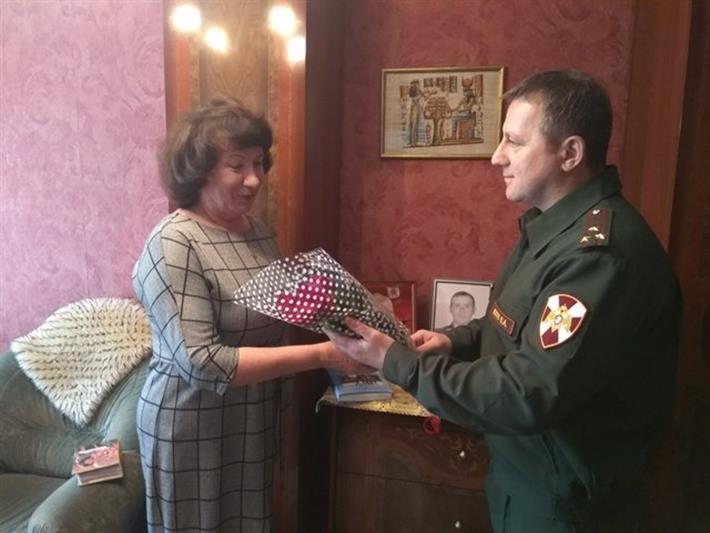 В городах Дальневосточного федерального округа росгвардейцы провели торжественные мероприятия, посвященные 8 марта 