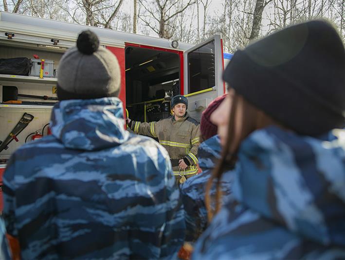 Росгвардейцы, спасатели МЧС и бойцы поискового отряда провели для кемеровских школьников Урок безопасности