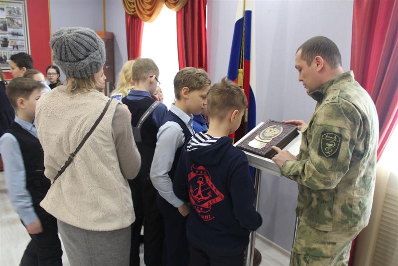 В Кирове в преддверии Дня войск национальной гвардии Российской Федерации прошли военно-патриотические и социальные мероприятия 