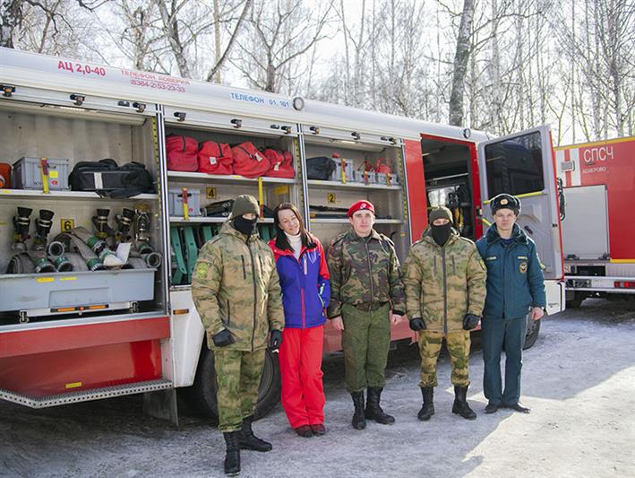 Росгвардейцы, спасатели МЧС и бойцы поискового отряда провели для кемеровских школьников Урок безопасности