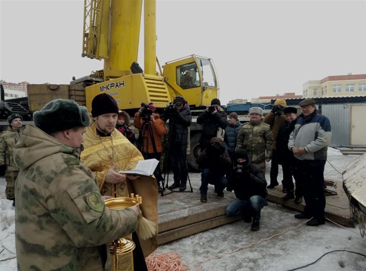 На строящийся главный храм Росгвардии установлен купол (видео)