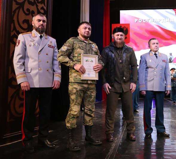 Глава Чеченской Республики наградил военнослужащих и сотрудников Росгвардии