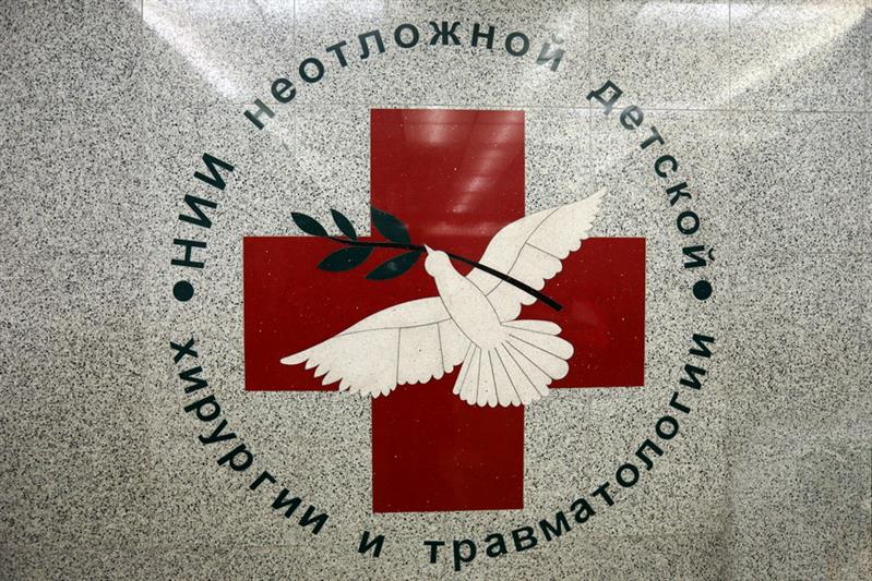 Росгвардия и Следственный комитет поздравили с Днем рожденья раненого сирийского мальчика, находящегося на лечении в России (фото, видео)