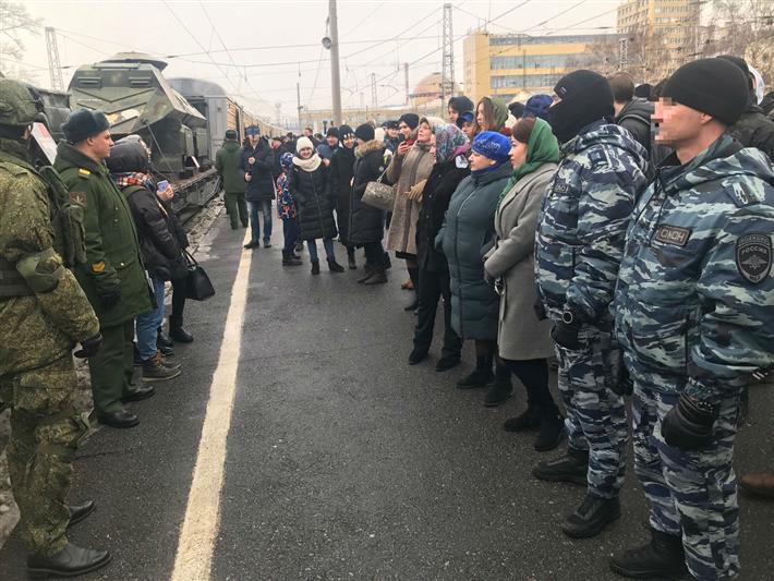 Сотрудники и кадеты Росгвардии посетили передвижную выставку «Сирийский перелом» в Уфе
