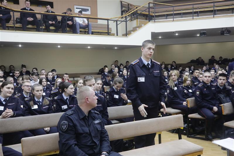 В Москве  сотрудники ОМОН на транспорте провели урок мужества в подшефном юридическом колледже
