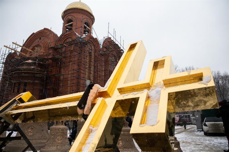 На звонницу главного храма Росгвардии установили 14 освященных колоколов