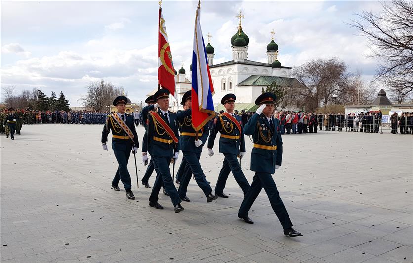 Военнослужащие и сотрудники Росгвардии пригласили жителей и гостей Астрахани на тематический праздник «Неделя с Росгвардией»