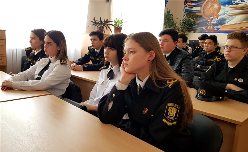 Курсанты Каспийского института морского и речного транспорта познакомились с Росгвардией