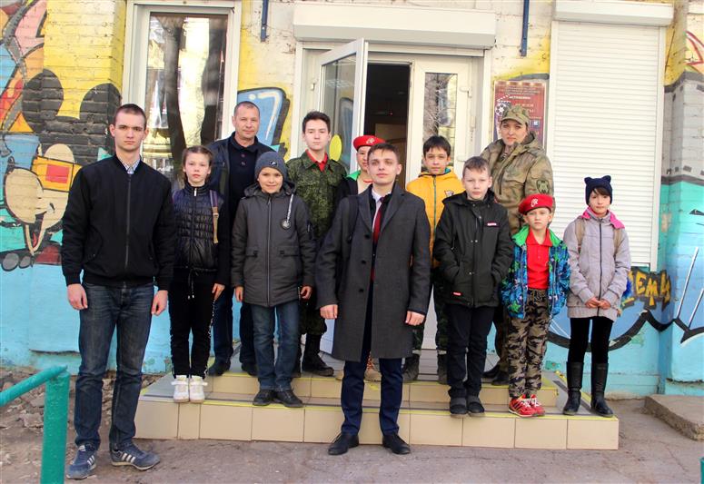 Астраханские росгвардейцы показали школьникам-юнармейцам документальный фильм о войсках национальной гвардии Российской Федерации 