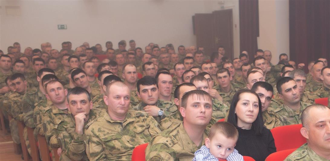Творческий коллектив «Ярополк» провел праздничный концерт для военнослужащих полка оперативного назначения грозненского соединения Росгвардии