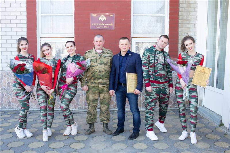 Творческий коллектив «Ярополк» провел праздничный концерт для военнослужащих полка оперативного назначения грозненского соединения Росгвардии
