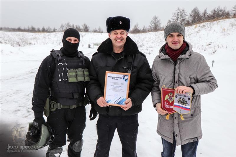 В сахалинском ОМОН состоялась военно-патриотическая акция, приуроченная к 100-летию со дня рождения Михаила Калашникова