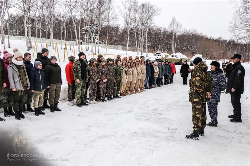 В сахалинском ОМОН состоялась военно-патриотическая акция, приуроченная к 100-летию со дня рождения Михаила Калашникова 