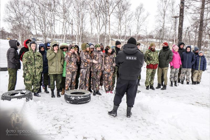 В сахалинском ОМОН состоялась военно-патриотическая акция, приуроченная к 100-летию со дня рождения Михаила Калашникова 