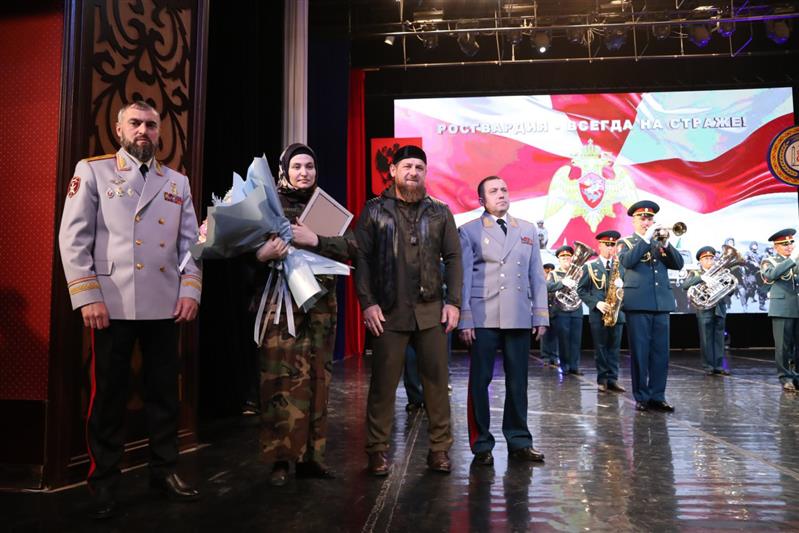 Глава Чеченской Республики наградил военнослужащих и сотрудников Росгвардии