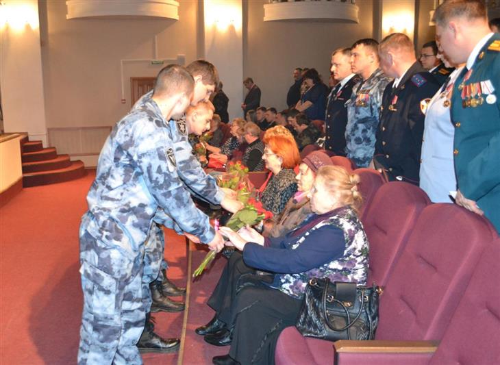 Росгвардейцы Восточного округа отметили профессиональный праздник (фото, видео)