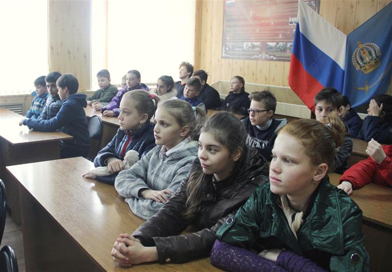 В рамках акции «Неделя с Росгвардией» ОМОН открыл свои двери для астраханских школьников