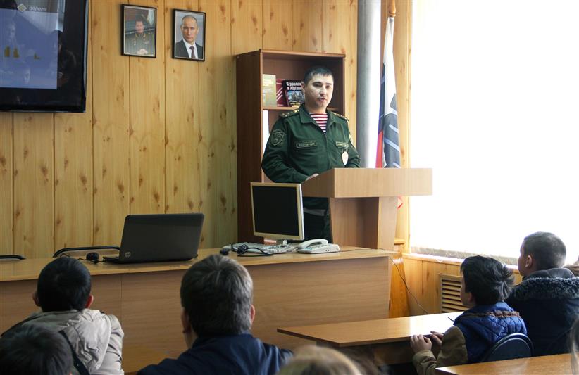 В рамках акции «Неделя с Росгвардией» ОМОН открыл свои двери для астраханских школьников