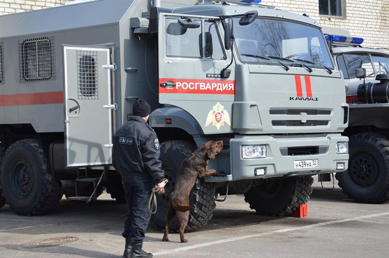 Брянские юнармейцы побывали в подразделениях ОМОН и СОБР Росгвардии