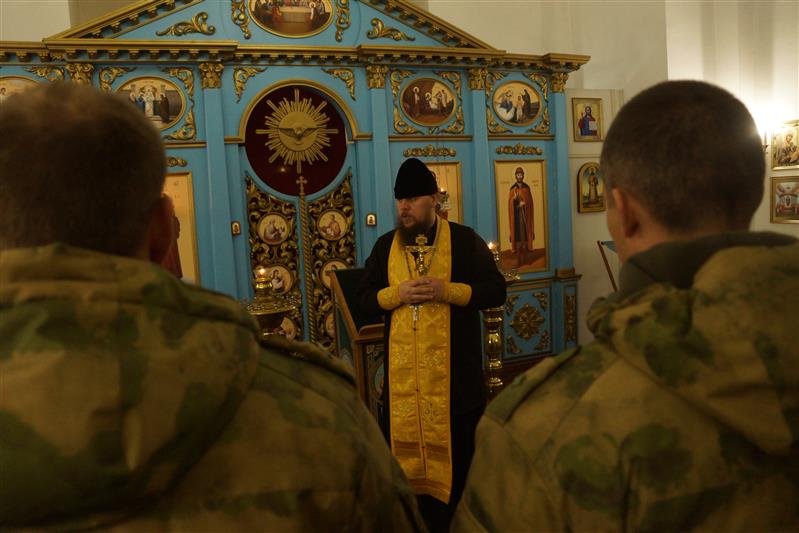 В Объединенной группировке войск (сил) на Северном Кавказе прошло богослужение, посвящённое Дню Росгвардии