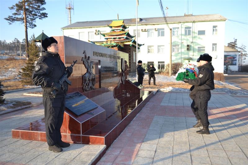 Военнослужащие и сотрудники Восточного округа Росгвардии почтили память боевых товарищей
